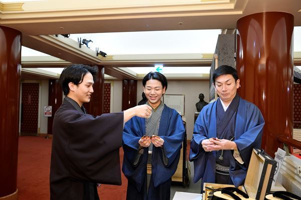 「十一月歌舞伎座特別公演 ようこそ歌舞伎座へ」開幕！ 尾上松緑ら出演者のコメント＆限定メニュー試食レポート