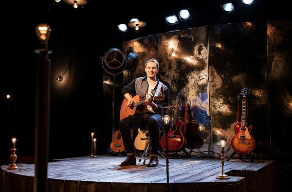 日本初演！ギターを弾きながら演じる“ひとり芝居ミュージカル”『ライオン』本日開幕