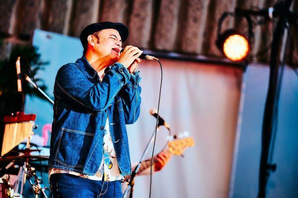 BEGIN「100周年おめでとうございます！」ツアーファイナルとなった日比谷野音レポート