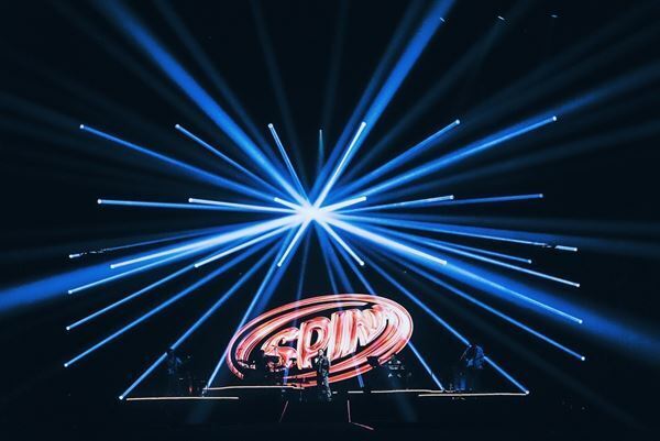 菅田将暉、過去最大規模の東阪アリーナライブ終演　バニラズ牧達弥がスペシャルゲストとして登場【オフィシャルレポート】