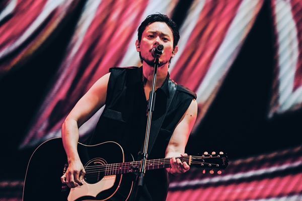 菅田将暉、過去最大規模の東阪アリーナライブ終演　バニラズ牧達弥がスペシャルゲストとして登場【オフィシャルレポート】