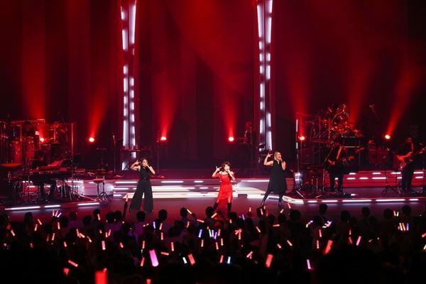 『伊藤 蘭 〜Over the Moon〜』ツアー初日オフィシャルレポート「私とキャンディーズは切っても切れない」