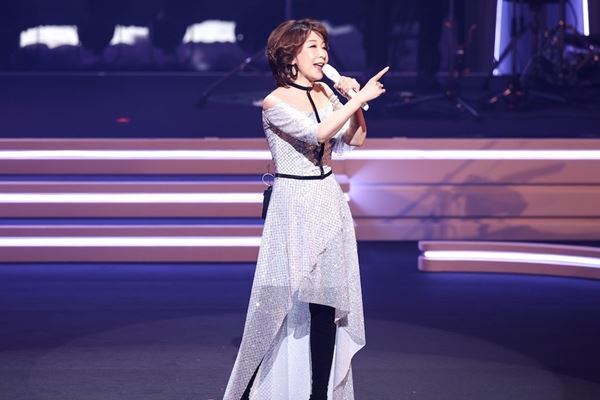 『伊藤 蘭 〜Over the Moon〜』ツアー初日オフィシャルレポート「私とキャンディーズは切っても切れない」