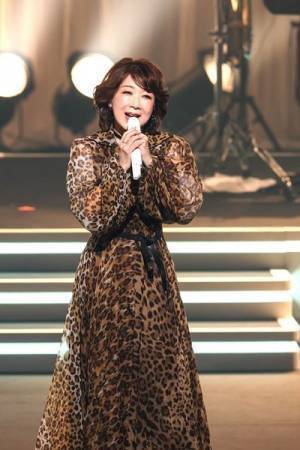 『伊藤 蘭 〜Over the Moon〜』ツアー初日オフィシャルレポート「私とキャンディーズは切っても切れない」