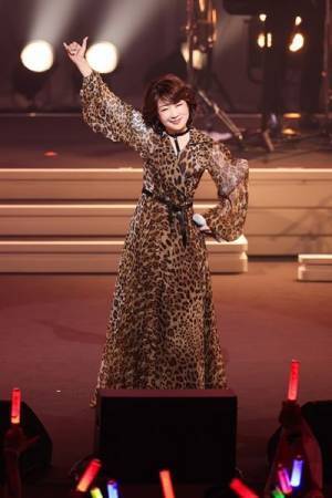 『伊藤 蘭 〜Over the Moon〜』ツアー初日オフィシャルレポート「私とキャンディーズは切っても切れない」