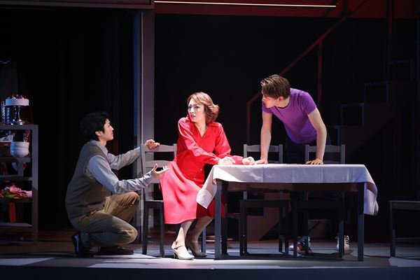 「答えじゃなく共感をくれる、演劇というツールの特性が生かされた作品です」～ミュージカル『next to normal』演出家・上田一豪インタビュー～