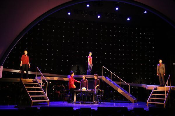 「答えじゃなく共感をくれる、演劇というツールの特性が生かされた作品です」～ミュージカル『next to normal』演出家・上田一豪インタビュー～