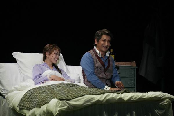 石丸幹二が円熟味を増した多彩な表情と歌声で魅了　音楽劇『ライムライト』上演中