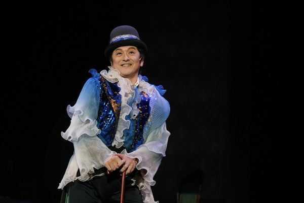石丸幹二が円熟味を増した多彩な表情と歌声で魅了　音楽劇『ライムライト』上演中