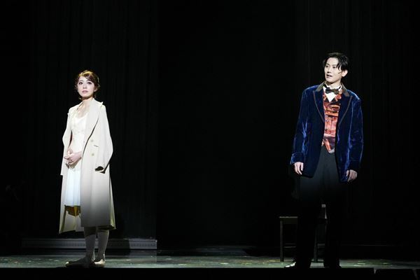 石丸幹二が円熟味を増した多彩な表情と歌声で魅了　音楽劇『ライムライト』上演中