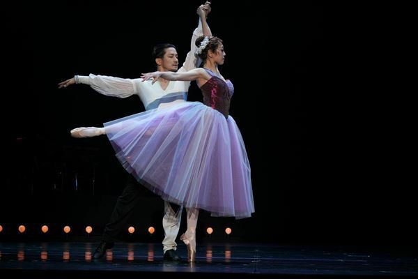 石丸幹二が円熟味を増した多彩な表情と歌声で魅了　音楽劇『ライムライト』上演中