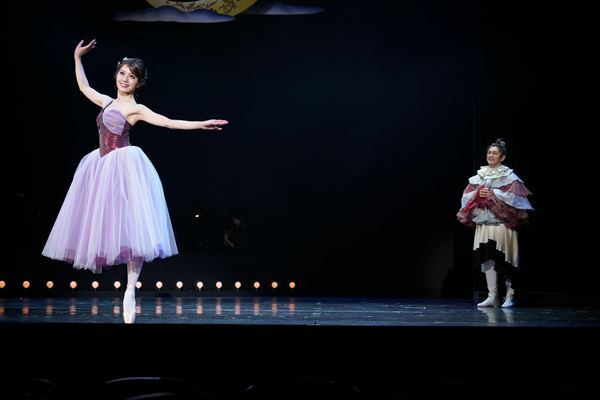 石丸幹二が円熟味を増した多彩な表情と歌声で魅了　音楽劇『ライムライト』上演中