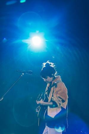 あいみょん、甲子園弾き語りライブのオフィシャルレポート到着「西宮というこの街でシンガーソングライターになることを夢見てよかった」