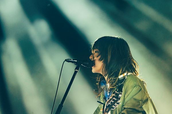 あいみょん、甲子園弾き語りライブのオフィシャルレポート到着「西宮というこの街でシンガーソングライターになることを夢見てよかった」