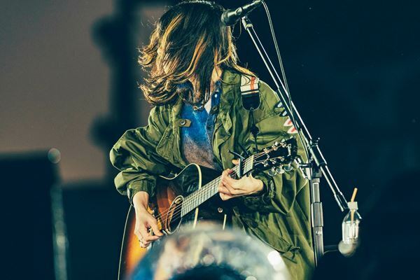 あいみょん、甲子園弾き語りライブのオフィシャルレポート到着「西宮というこの街でシンガーソングライターになることを夢見てよかった」