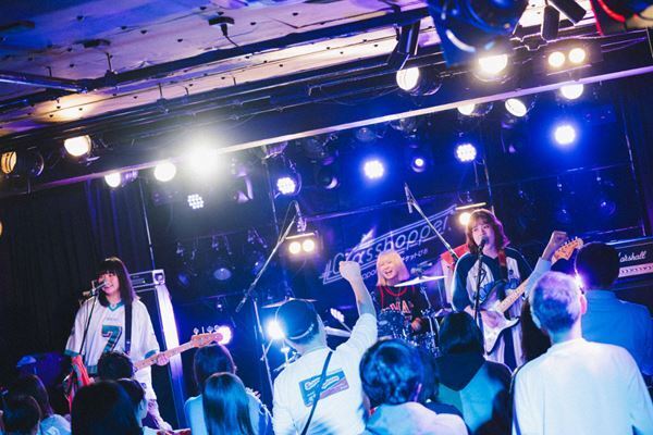 yummy’g、アスノポラリス、OKOJO、Subway Daydreamそれぞれの音楽とポップネスを真摯に追求する4組が集った『Grasshopper WEST vol.4』ライブレポート