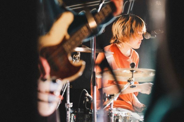 yummy’g、アスノポラリス、OKOJO、Subway Daydreamそれぞれの音楽とポップネスを真摯に追求する4組が集った『Grasshopper WEST vol.4』ライブレポート