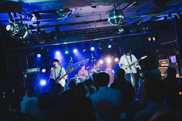 yummy’g、アスノポラリス、OKOJO、Subway Daydreamそれぞれの音楽とポップネスを真摯に追求する4組が集った『Grasshopper WEST vol.4』ライブレポート