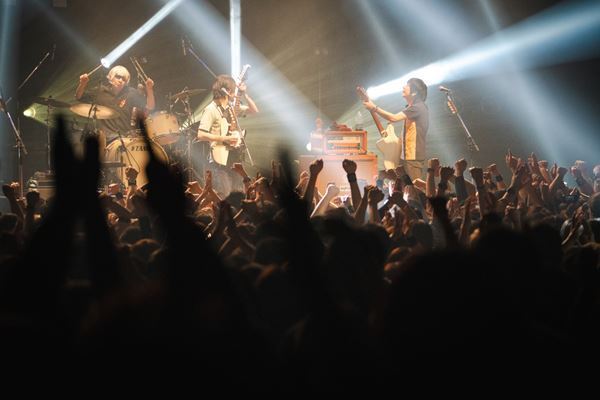 結成35周年を迎えるthe pillows　渾身の「LOSTMAN GO TO CITY」ファイナルで“好きな世界”を奪還【ライブレポート】