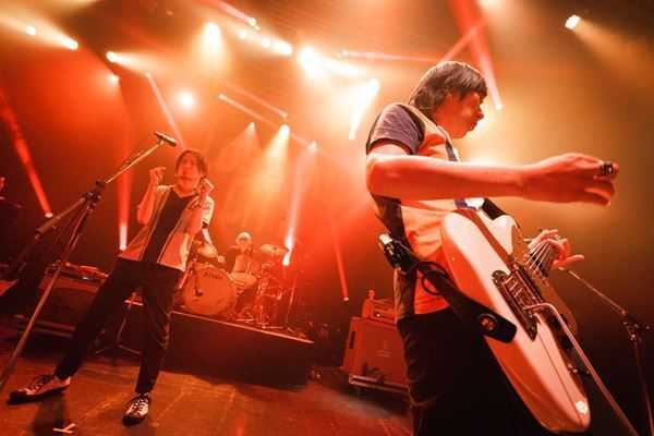 結成35周年を迎えるthe pillows　渾身の「LOSTMAN GO TO CITY」ファイナルで“好きな世界”を奪還【ライブレポート】