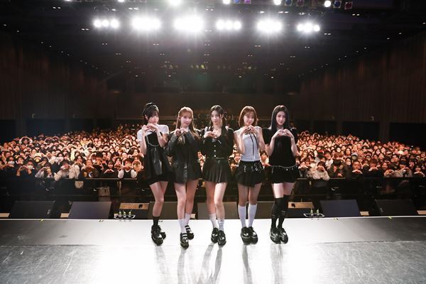 LE SSERAFIM、日本3rdシングル 「CRAZY」 メディアショーケースでパフォーマンスを生披露　ピオナの大歓声に包まれたショータイム