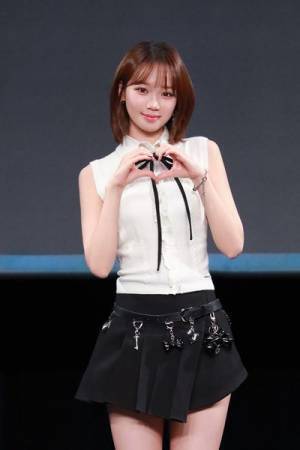 LE SSERAFIM、日本3rdシングル 「CRAZY」 メディアショーケースでパフォーマンスを生披露　ピオナの大歓声に包まれたショータイム