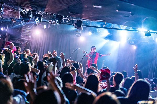 観客の歌声がコーラス隊のように響いた『のんぴー 「一日一生」 Tour 2024』最終公演レポート