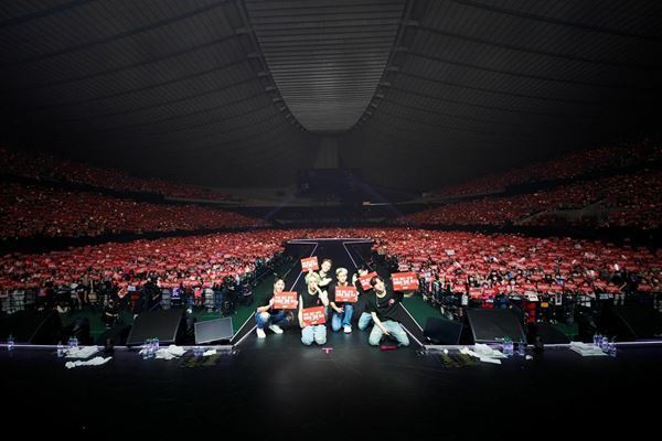iKON、全32曲を披露した2年半ぶりジャパンツアー最終公演のオフィシャルレポート到着