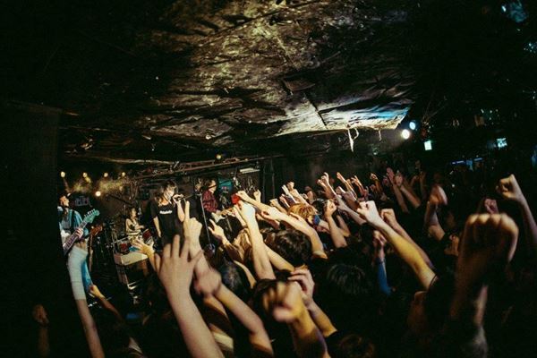 the dadadadys、全国ツアー『(茜)』スタート　初日の下北沢SHELTER完全レポート