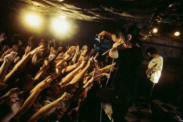 the dadadadys、全国ツアー『(茜)』スタート　初日の下北沢SHELTER完全レポート