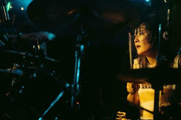 the dadadadys、全国ツアー『(茜)』スタート　初日の下北沢SHELTER完全レポート