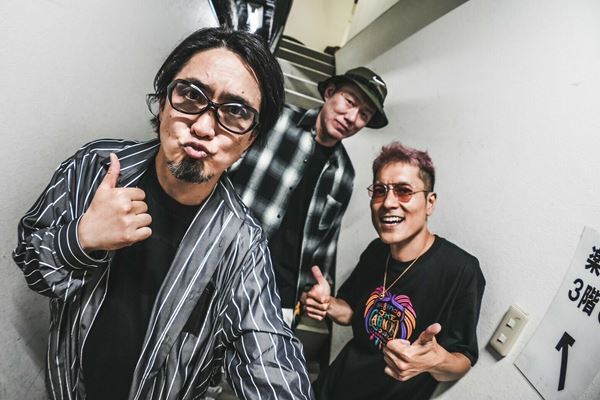 LOW IQ 01 & THE RHYTHM MAKERSとDOPING PANDAが激突　2マン『3on3』8月開催決定