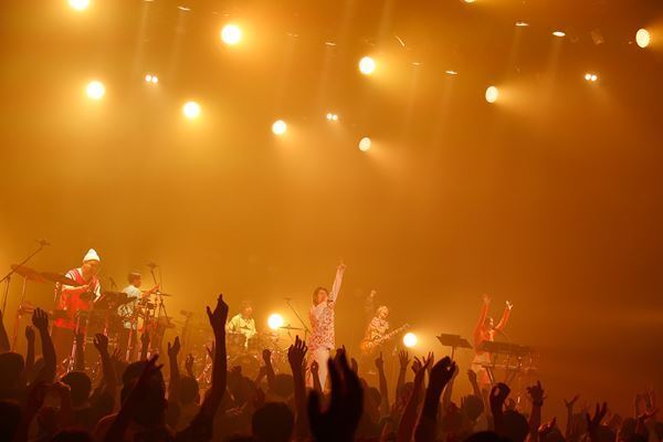 Lucky Kilimanjaroがツアー完走　配信シングル「後光」リリース＆新たなツアー『YAMAODORI 2023』開催発表【レポート】