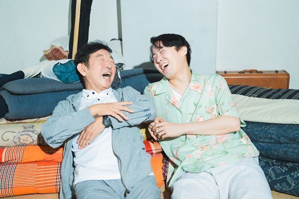 鄭義信×大鶴佐助インタビュー　大衆演劇の一座を描く劇団「ヒトハダ」第2回公演が間もなく開幕！