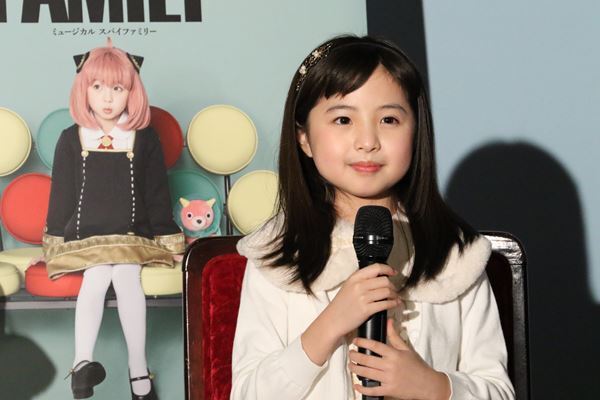 「よろろすおねがいするます！」ミュージカル『SPY×FAMILY』アーニャ役お披露目ミニ会見開催 “ちち”の森崎ウィン、鈴木拡樹も登場