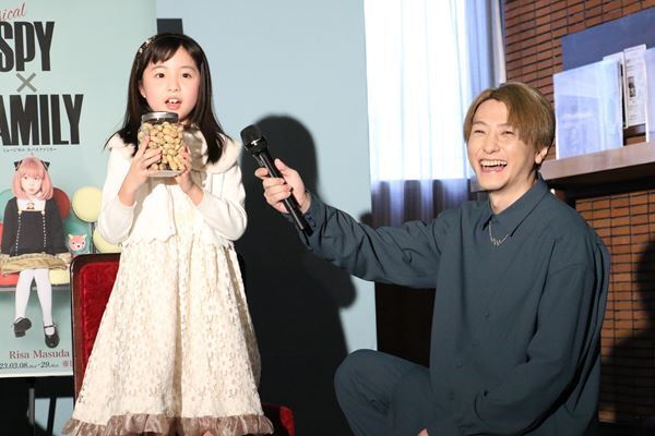 「よろろすおねがいするます！」ミュージカル『SPY×FAMILY』アーニャ役お披露目ミニ会見開催 “ちち”の森崎ウィン、鈴木拡樹も登場