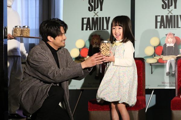 「よろろすおねがいするます！」ミュージカル『SPY×FAMILY』アーニャ役お披露目ミニ会見開催 “ちち”の森崎ウィン、鈴木拡樹も登場