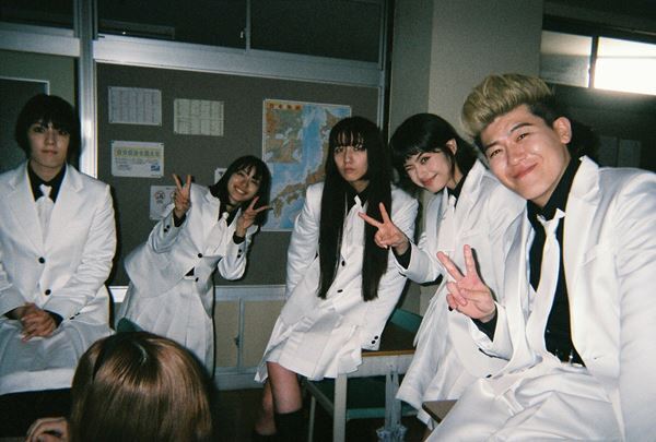 『赤羽骨子のボディガード』ラウール×土屋太鳳の迫力のアクションシーン＆オフショット5点公開