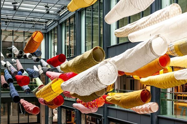 須藤玲子＆アドリアン・ガルデール《こいのぼり》2008/2019（部分）展示風景：「Sudo Reiko: Making NUNO Textiles」CHAT（Centre for Heritage, Arts and Textile）Hong Kong、2019-2020©CHAT(Centre for Heritage, Arts and Textile)Hong Kong
