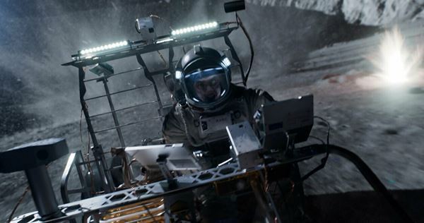 『THE MOON』 度肝を抜く「月の裏」からの救出劇！　EXO ド・ギョンスが宇宙飛行士役【おとなの映画ガイド】