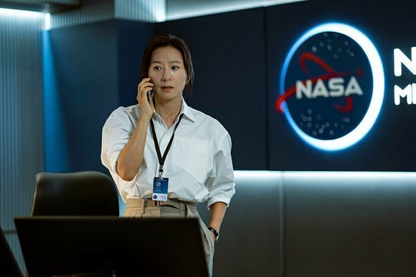 『THE MOON』 度肝を抜く「月の裏」からの救出劇！　EXO ド・ギョンスが宇宙飛行士役【おとなの映画ガイド】