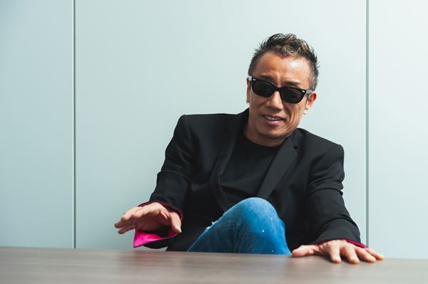 長渕剛、ニュー・アルバム『BLOOD』を引っ提げ全国アリーナツアー開催中「これからは笑顔で、君が笑顔になることをやりたい」