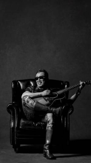 長渕剛、ニュー・アルバム『BLOOD』を引っ提げ全国アリーナツアー開催中「これからは笑顔で、君が笑顔になることをやりたい」