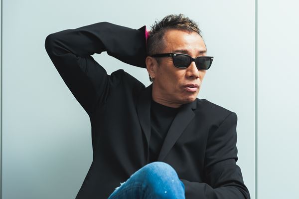 長渕剛、ニュー・アルバム『BLOOD』を引っ提げ全国アリーナツアー開催中「これからは笑顔で、君が笑顔になることをやりたい」