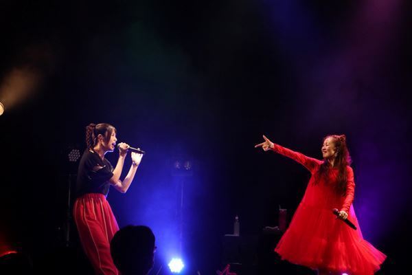 荒井麻珠東名阪ツアー『荒井麻珠 Song！～I'm here～』ファイナル公演レポート　声優・紡木吏佐による朗読の一幕も