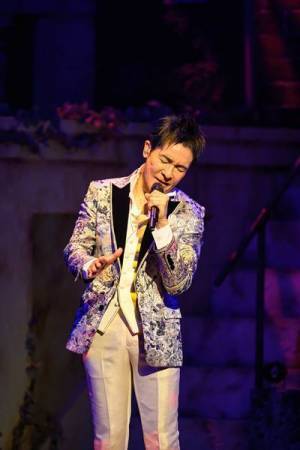 郷ひろみが描く新しいショーの世界　THEATER MILANO-Zaで行われた初日の模様をレポート！