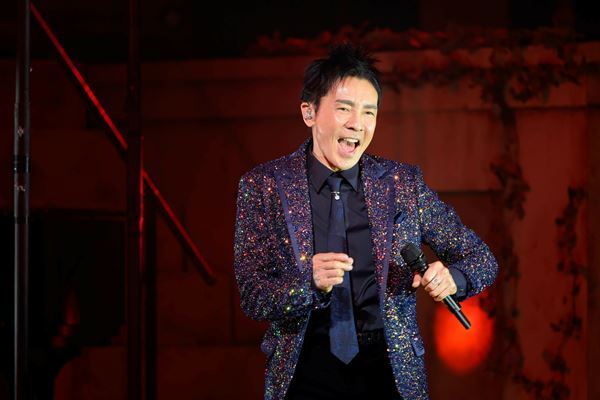 郷ひろみが描く新しいショーの世界　THEATER MILANO-Zaで行われた初日の模様をレポート！