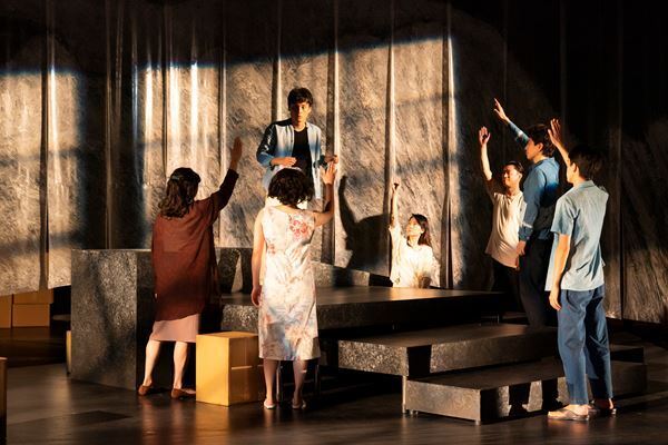 「どっちなんだよ」のままで終わらせてはいけない作品。沖縄在住の劇作家・兼島拓也と新たに出演する・中山祐一朗が語る2024年版『ライカムで待っとく』