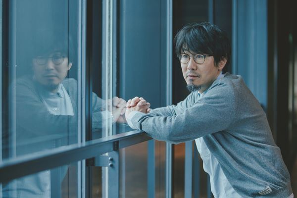 「どっちなんだよ」のままで終わらせてはいけない作品。沖縄在住の劇作家・兼島拓也と新たに出演する・中山祐一朗が語る2024年版『ライカムで待っとく』