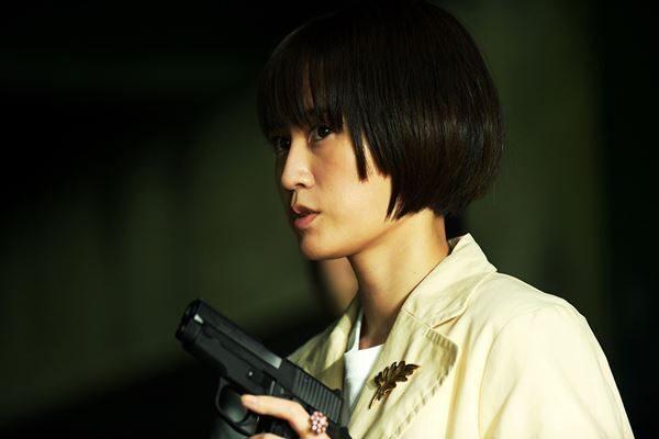 映画『ベイビーわるきゅーれ』最新作に池松壮亮、前田敦子が出演　キャラビジュアル＆新たな場面写真計12枚公開